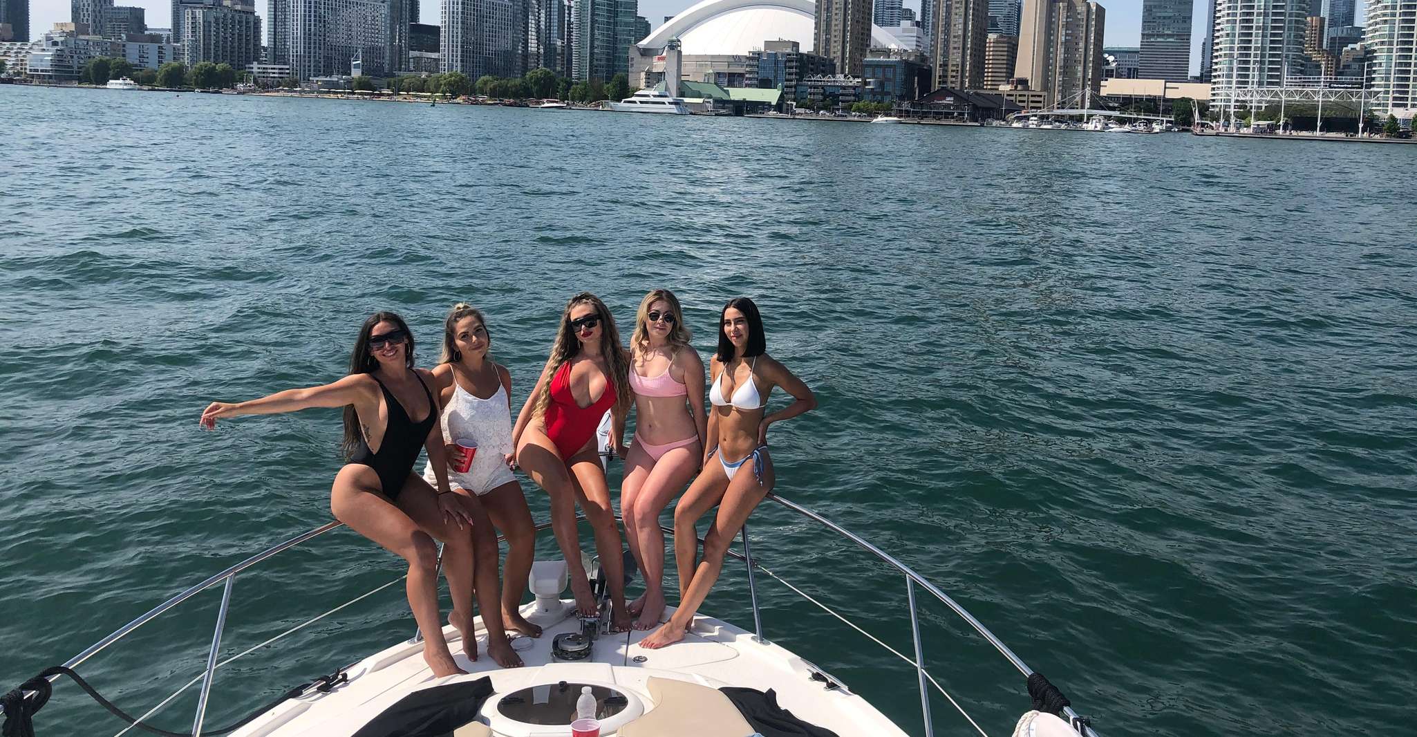 Toronto: Private Luxury Yacht Sightseeing Cruise & Prosecco
