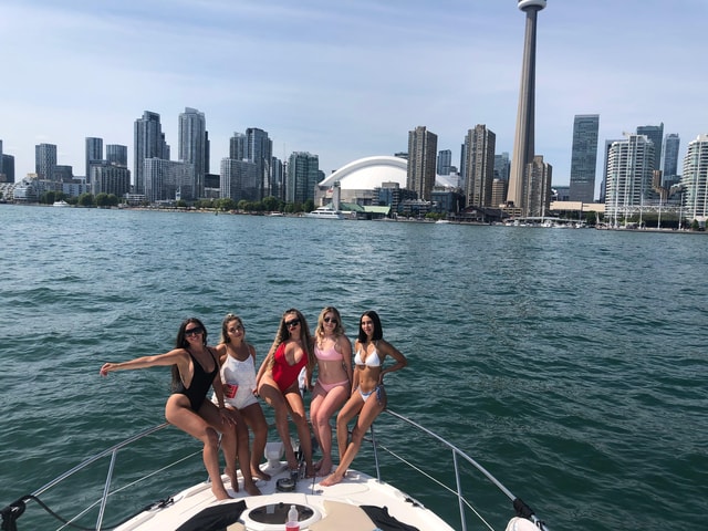 Toronto: Private Luxury Yacht Sightseeing Cruise & Prosecco