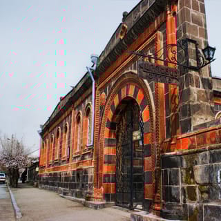 From Yerevan: Gyumri City and Harichavank Day Trip