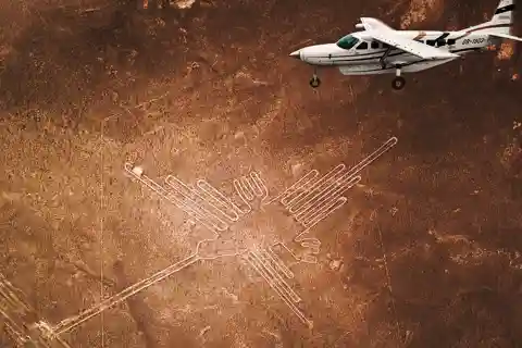 Au départ de Lima : excursion privée aux lignes de Nazca et à l'oasis de Huacachina