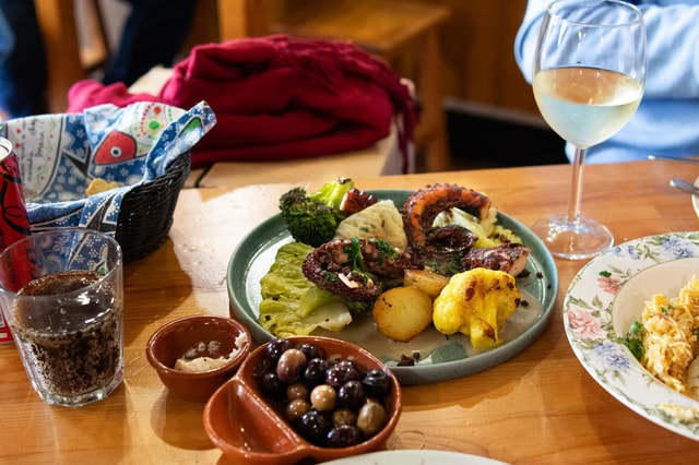 Sintra: Tuk Tuk Food Tour with Lunch, Pastries and Ginjinha