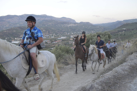 Heraklion: Tour di un giorno a cavallo con pranzo e trasferimento