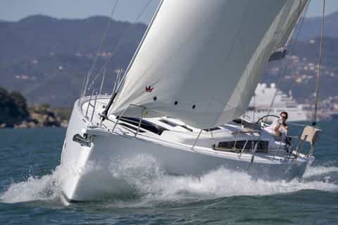 Barcelona: Two-Hour Sailing Cruise