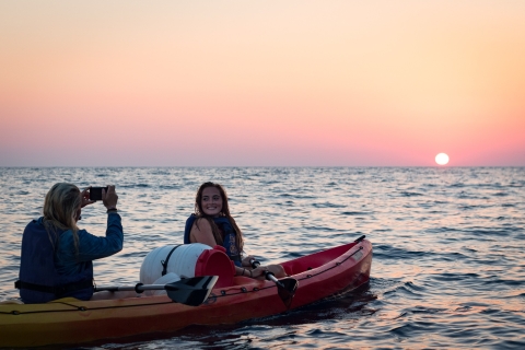 Dubrovnik: tour en kayak de 3 horas con aperitivoDubrovnik: tour guiado en kayak de 3 horas al atardecer