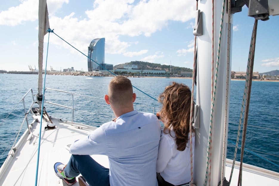 Barcelona: Crucero privado en velero de 2 horas