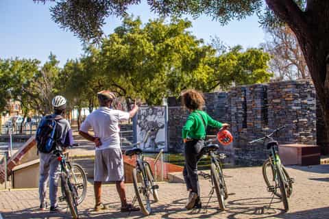 Johannesburg: Guided Bicycle Tour of Soweto with Lunch