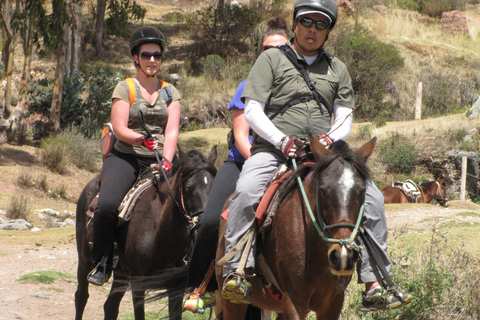 Cusco: visite privée d'une demi-journée à cheval autour de CuscoVisite privée d'une demi-journée à cheval autour de Cusco