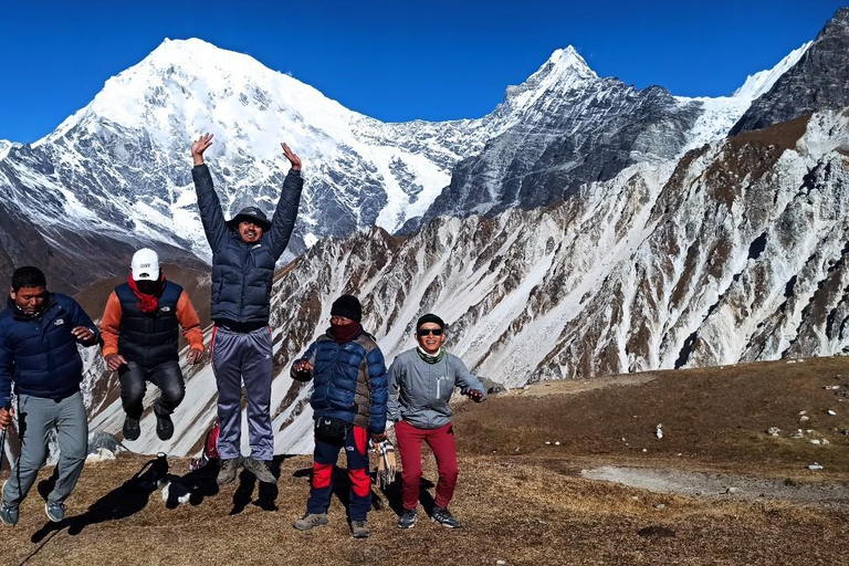 Trekking di 5 giorni sul Gosaikunda: un viaggio verso i laghi sacri