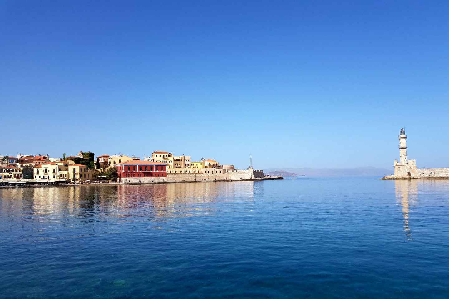 From Rethymno: Chania Roundtrip Transfer with Free Time