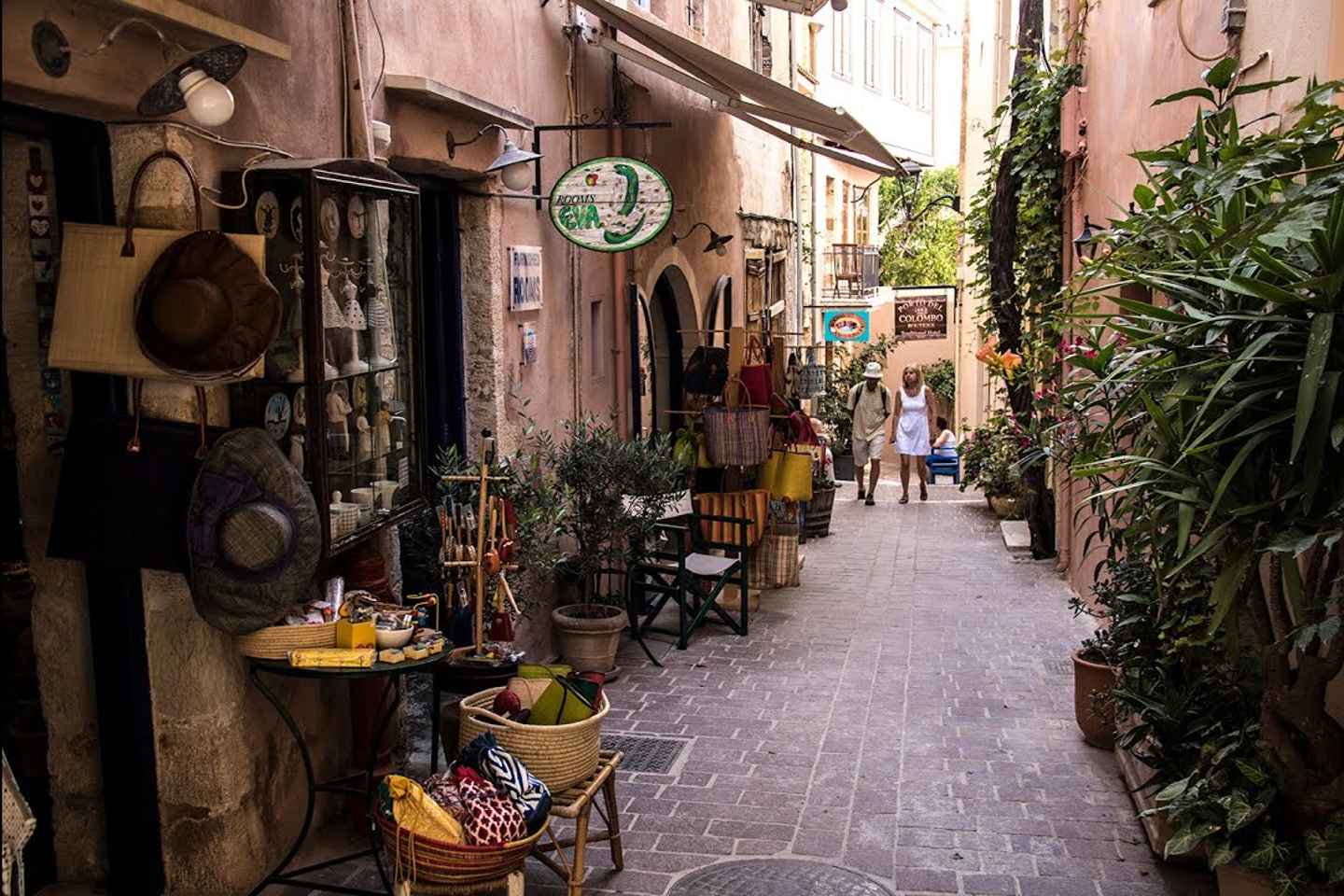 From Rethymno: Chania Roundtrip Transfer with Free Time