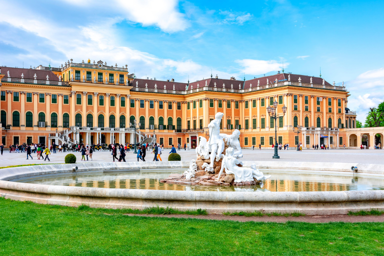 Vienne : Visite du château de Schönbrunn et de ses jardins en coupe-file