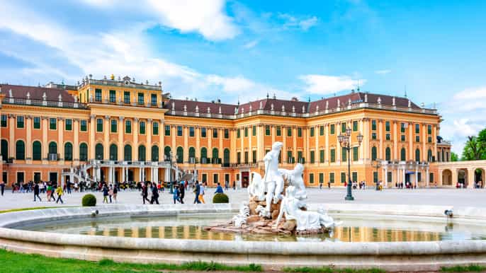 Vienna: Skip-the-Line Schönbrunn Palace and Gardens Tour