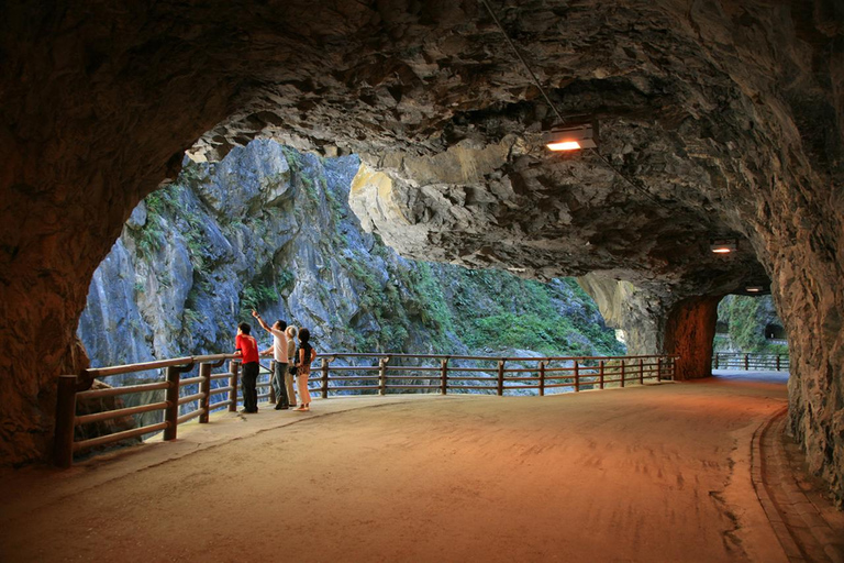 Hualien: Taroko Gorge, Sky Mirror Beach ATV & Coast Day Tour