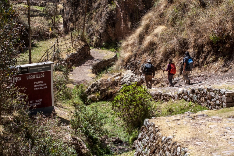 Au départ de Cusco : Circuit privé d'une journée complète à Chinchero et UrquillosAu départ de Cusco : Randonnée d'une journée complète de Chinchero à Urquillos