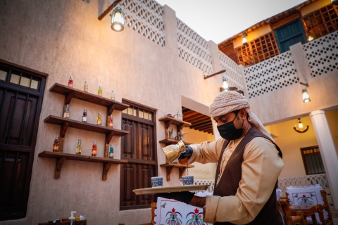 Auténticas clases de cocina emiratí en AlKhayma Heritage HouseClase de cocina para el desayuno