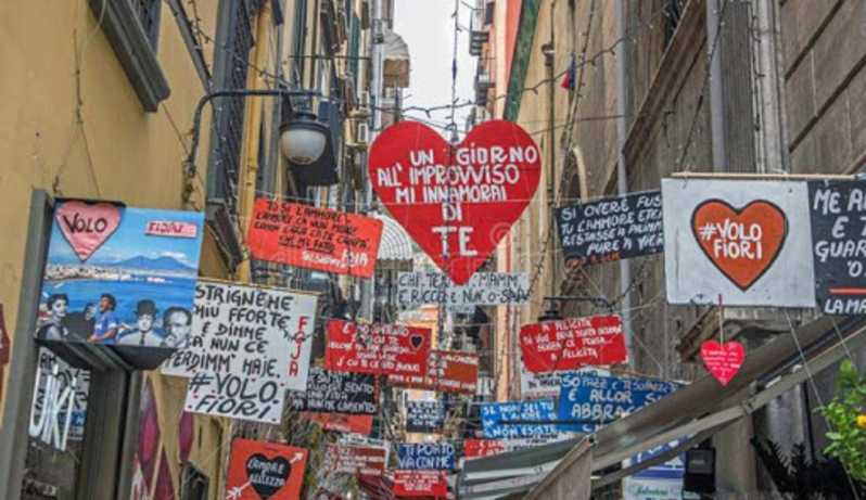 Nápoles: El Barrio Español, el Arte Callejero y el Mercado Local