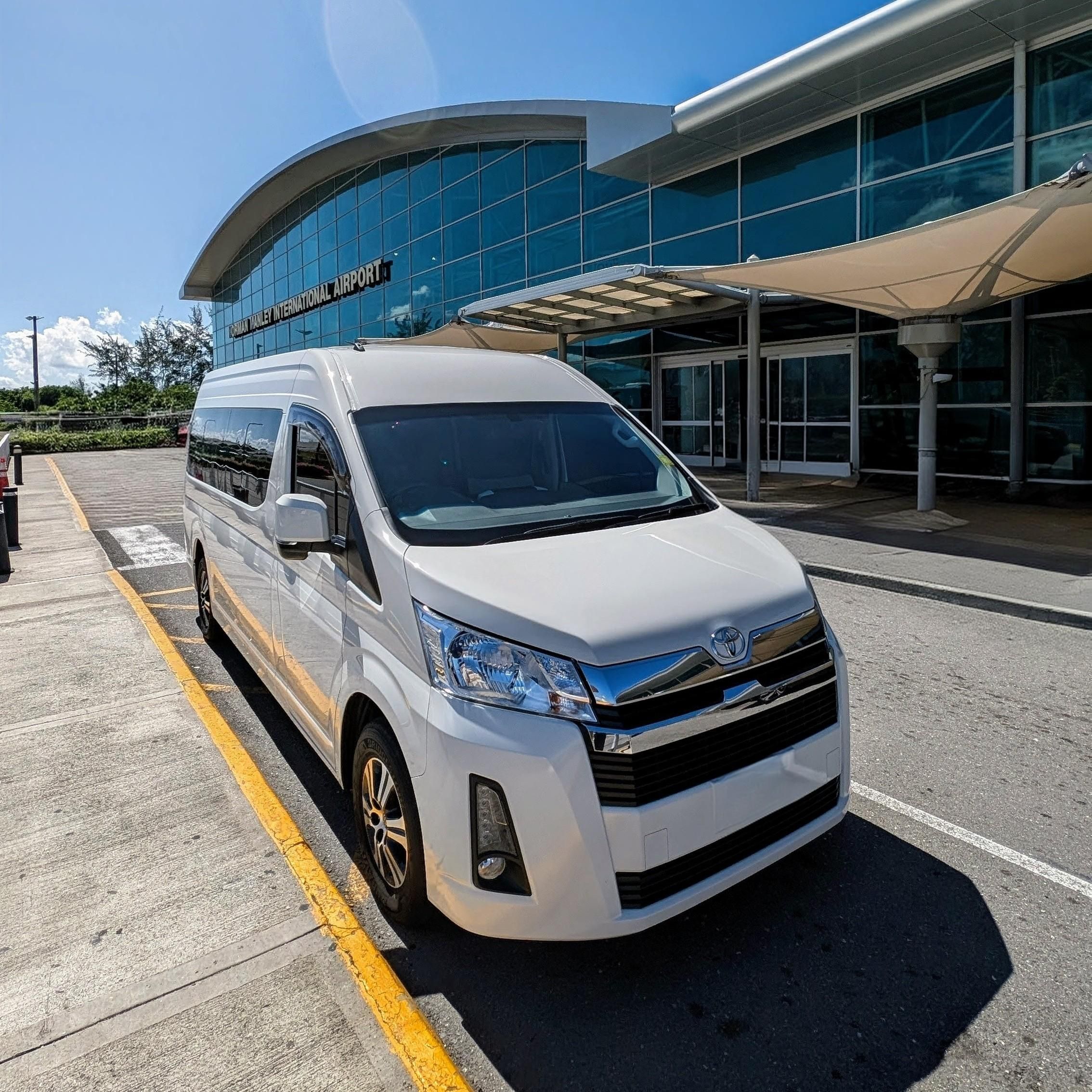 Private Transfers von/nach Kingston und zum Flughafen in ganz Jamaika