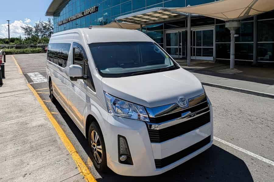 Private Transfers von/nach Kingston und zum Flughafen in ganz Jamaika. Foto: GetYourGuide Private Transfers von/nach Kingston und zum Flughafen in ganz Jamaika. Foto: GetYourGuide
