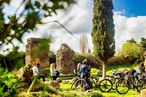 Roma: Tour in eBike della Via Appia Acquedotti, Catacombe e Cestino per il PranzoTour di 5 ore con visita alle catacombe e cestino per il pranzo