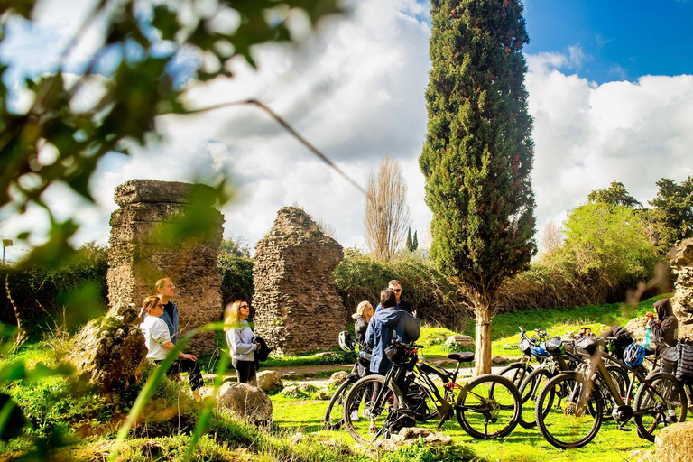 Roma: Tour in eBike della Via Appia Acquedotti, Catacombe e Cestino per il PranzoTour di 5 ore con visita alle catacombe e cestino per il pranzo