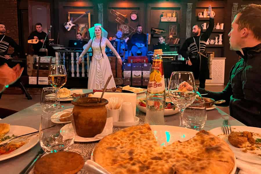 Tiflis: Soziale Kulturnacht – Essen, Trinken & Tanzen. Foto: GetYourGuide
