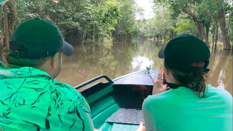 Amazonas: Boat Ride with a Local Amazonian