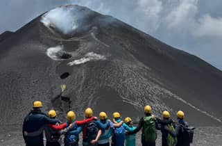 Etna : trek des cratères sommitales avec guide volcanologue 3350 m