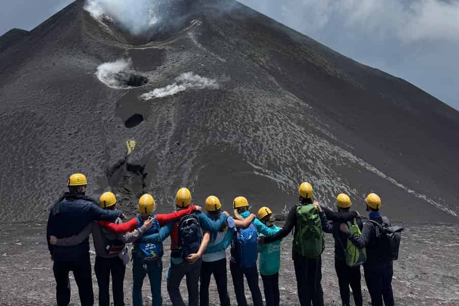 Ätna: Trekking zu den Gipfelkratern mit Vulkan-Guide 3350 m. Foto: GetYourGuide