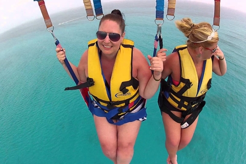 Cancún: Parasailing-Abenteuer mit Abholung und Rücktransport vom Hotel