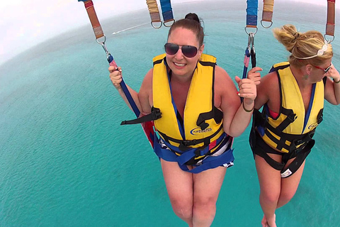 Cancún: Parasailing-Abenteuer mit Abholung und Rücktransport vom Hotel