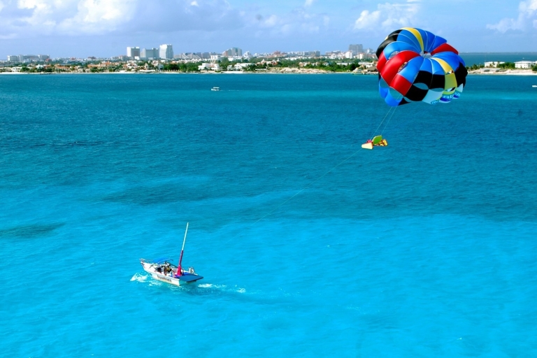 Cancún: Parasailing-Abenteuer mit Abholung und Rücktransport vom Hotel