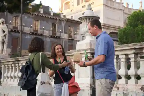 Catania: tour notturno dello street food per piccoli gruppi