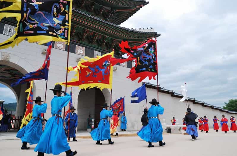 Seoul: Gyeongbok Palace, Folk Museum, Temple & Hotel pickup