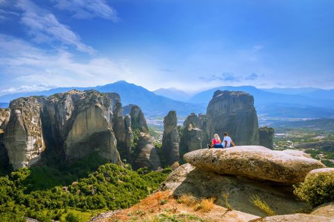 From Athens: Full-Day Meteora Tour with Greek Lunch