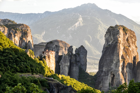 Thessaloniki: 2-Day Scenic Rail Trip to Meteora with Hotel Thessaloniki: 2-Day Rail Trip to Meteora with Overnight Stay