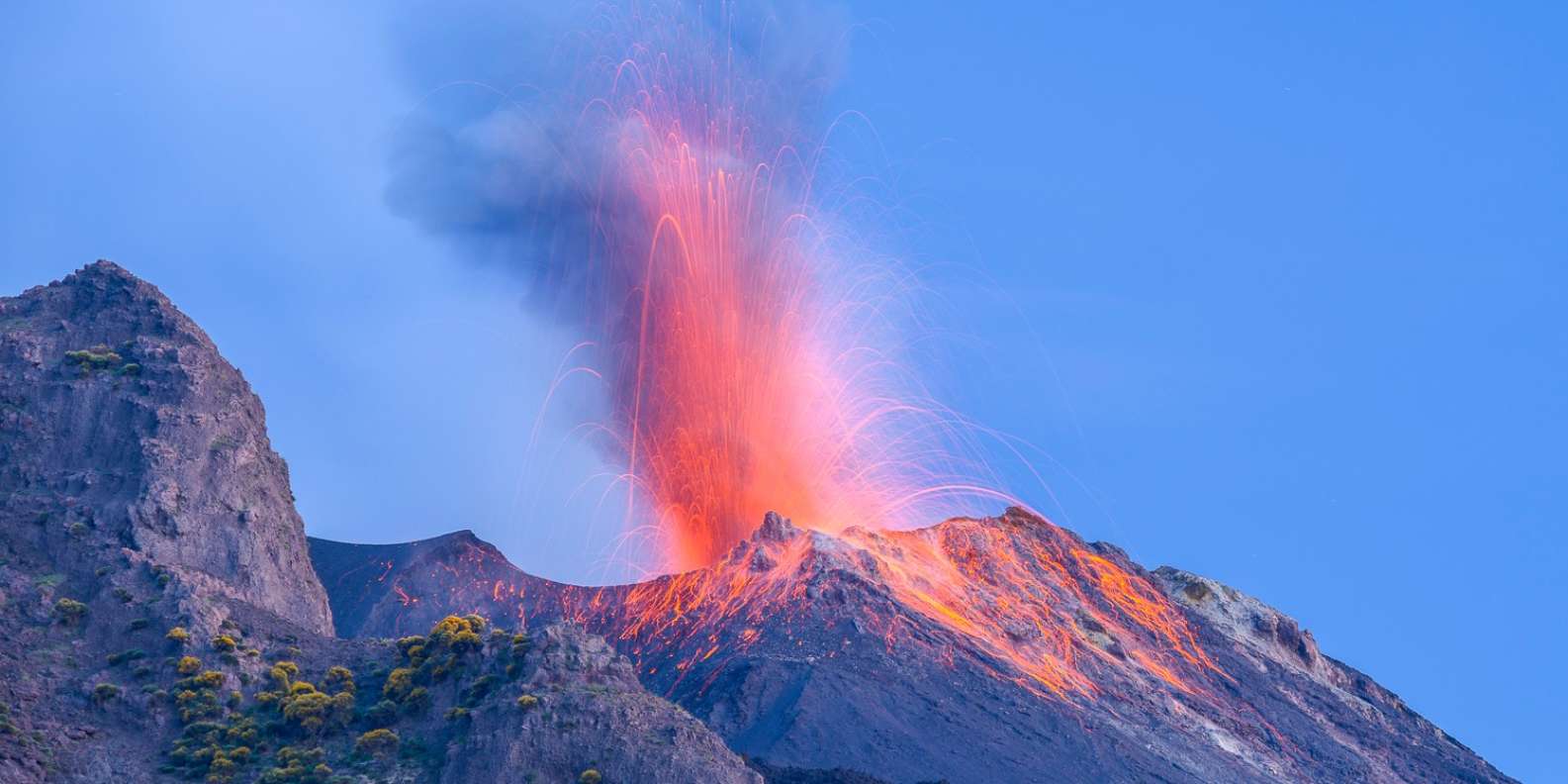Stromboli-vuori: 400m korkea retki | GetYourGuide