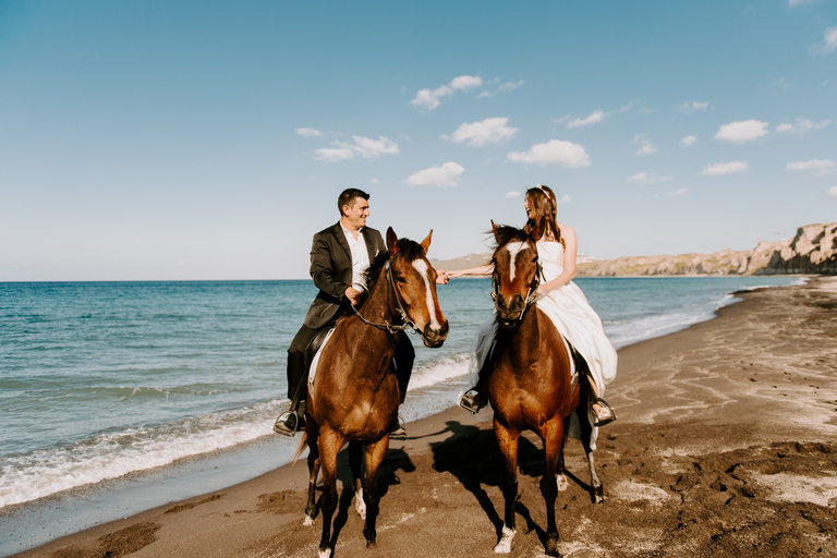 Santorin : Randonnée à cheval privée exclusive avec pique-niqueVisite exclusive avec surprise (finger food et vin)