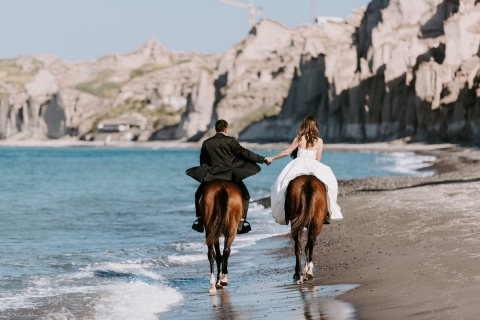 Santorini: exclusief privé paardrijden met picknickExclusieve rondleiding met verrassing (fingerfood en wijn)