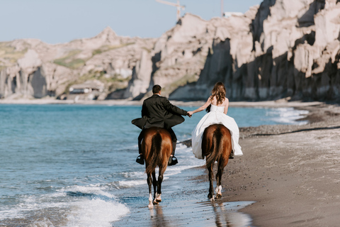 Santorin : Randonnée à cheval privée exclusive avec pique-niqueVisite exclusive avec surprise (finger food et vin)