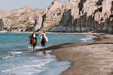 Santorini: exclusief privé paardrijden met picknickExclusieve rondleiding met verrassing (fingerfood en wijn)