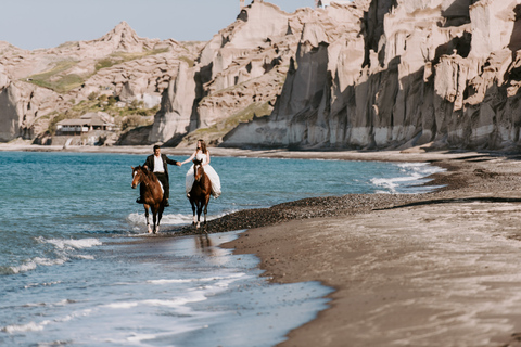 Santorin : Randonnée à cheval privée exclusive avec pique-niqueVisite exclusive avec surprise (finger food et vin)