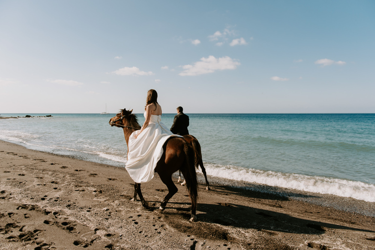 Santorin : Randonnée à cheval privée exclusive avec pique-niqueVisite exclusive avec surprise (finger food et vin)