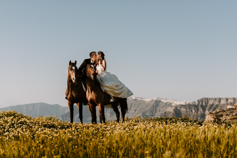 Santorin : Randonnée à cheval privée exclusive avec pique-niqueVisite exclusive avec surprise (finger food et vin)