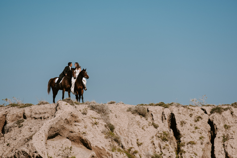 Santorin : Randonnée à cheval privée exclusive avec pique-niqueVisite exclusive avec surprise (finger food et vin)