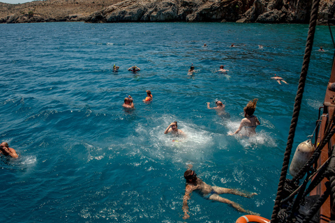 Rethymno: crucero en barco pirata con paradas para nadar