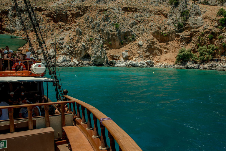 Rethymno: Pirate Boat Cruise with Swimming Stops