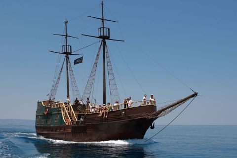 Rethymno: Pirate Boat Cruise with Swimming Stops