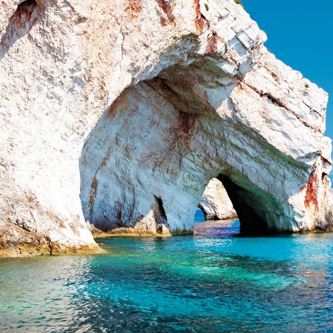 ケファロニア島発：青の洞窟ボートクルーズと難破船の写真撮影 | GetYourGuide