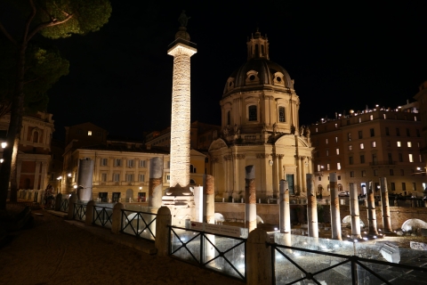 Roma: maravillas de la antigua Roma al anochecerTour para grupos pequeños en francés