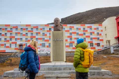 Longyearbyen: Hybridelectric Catamaran Cruise til Barentsburg